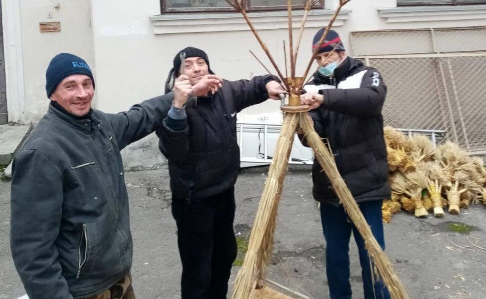 У Львові виготовили символ Різдва – дідух. Фоторепортаж