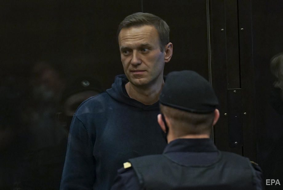 Навальному суд замінив умовний строк на реальне покарання. Фоторепортаж