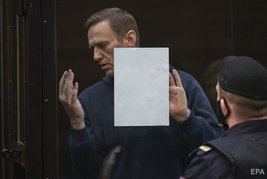 Навальному суд замінив умовний строк на реальне покарання. Фоторепортаж