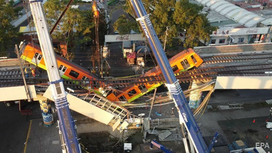 В Мехико под поездом метро обрушился мост. Число погибших выросло до 25, пострадавших – 80. Фоторепортаж