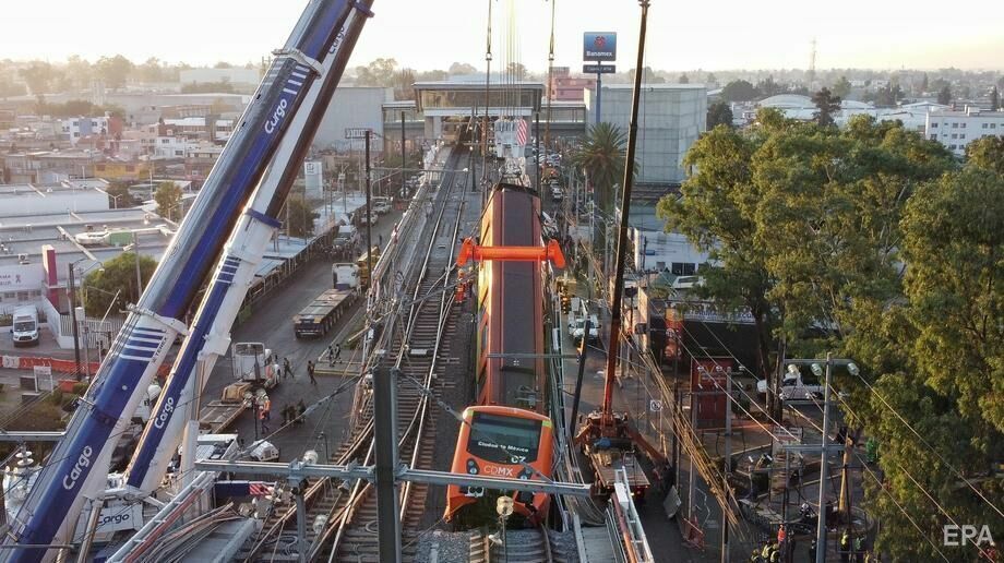 В Мехико под поездом метро обрушился мост. Число погибших выросло до 25, пострадавших – 80. Фоторепортаж