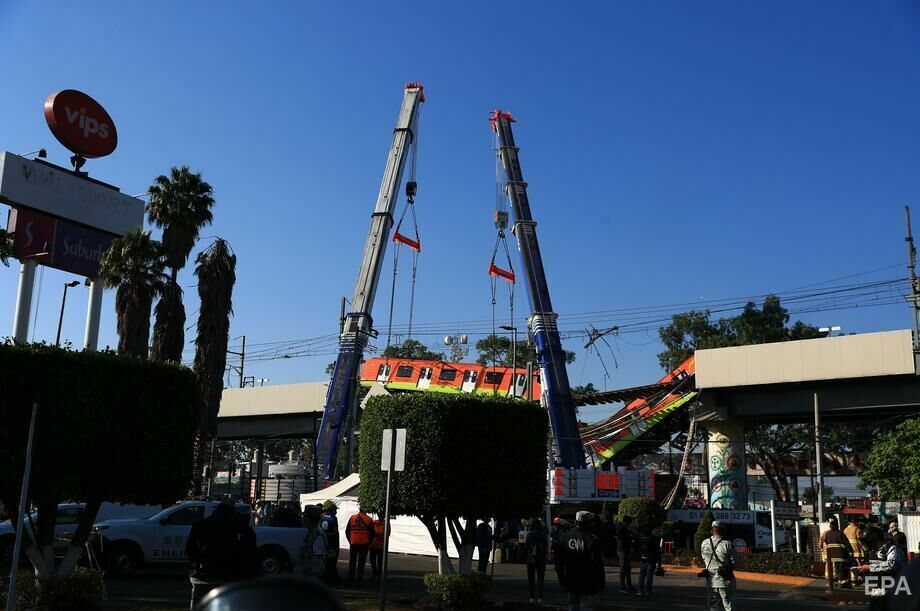 В Мехико под поездом метро обрушился мост. Число погибших выросло до 25, пострадавших – 80. Фоторепортаж