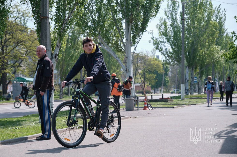 Ранены 25 человек, повреждены сотни квартир, две школы, медучреждение. Последствия ракетного удара по Краматорску. Фоторепортаж