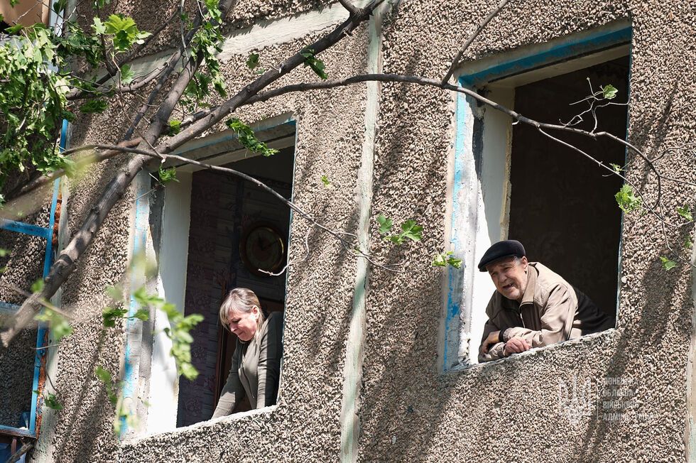 Ранены 25 человек, повреждены сотни квартир, две школы, медучреждение. Последствия ракетного удара по Краматорску. Фоторепортаж