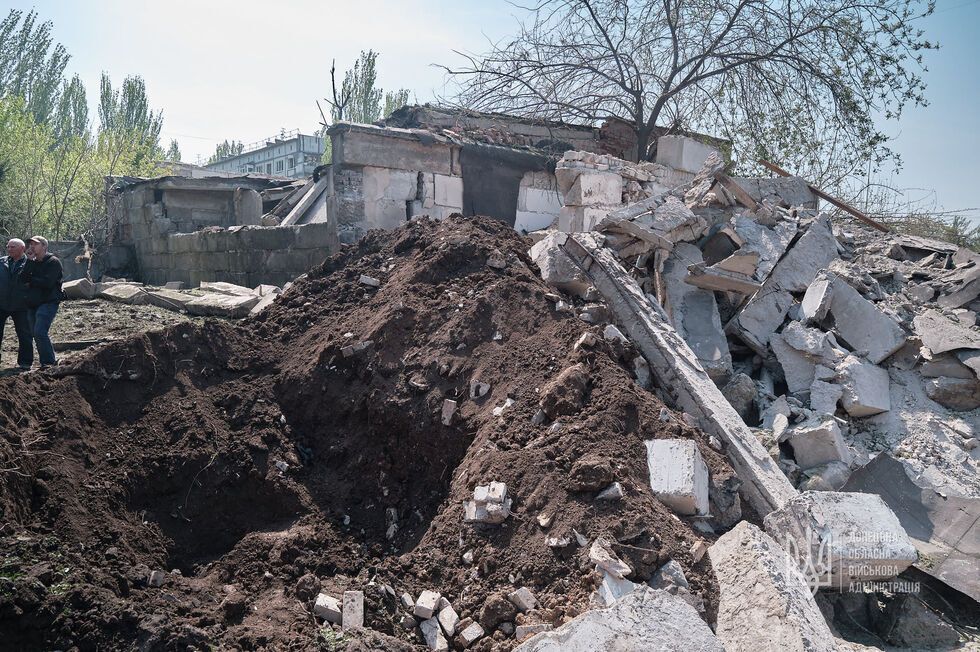 Ранены 25 человек, повреждены сотни квартир, две школы, медучреждение. Последствия ракетного удара по Краматорску. Фоторепортаж