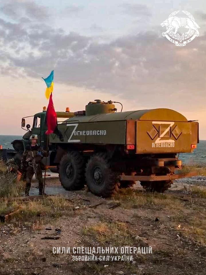 Українські військові показали, який вигляд має звільнений від окупантів Зміїний, і розповіли деталі нічної операції