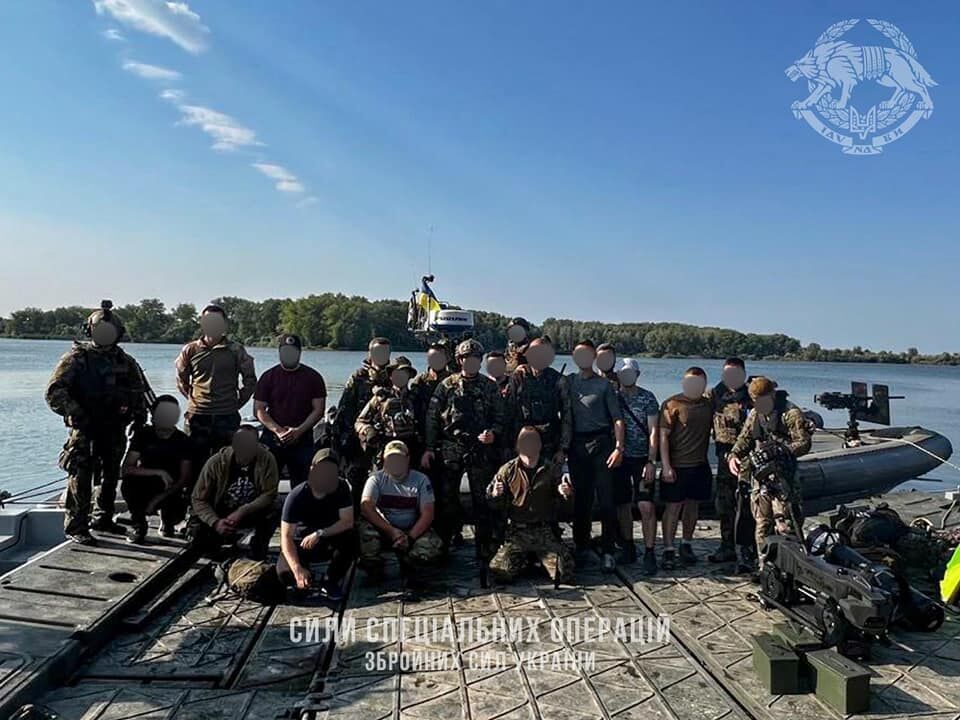 Українські військові показали, який вигляд має звільнений від окупантів Зміїний, і розповіли деталі нічної операції