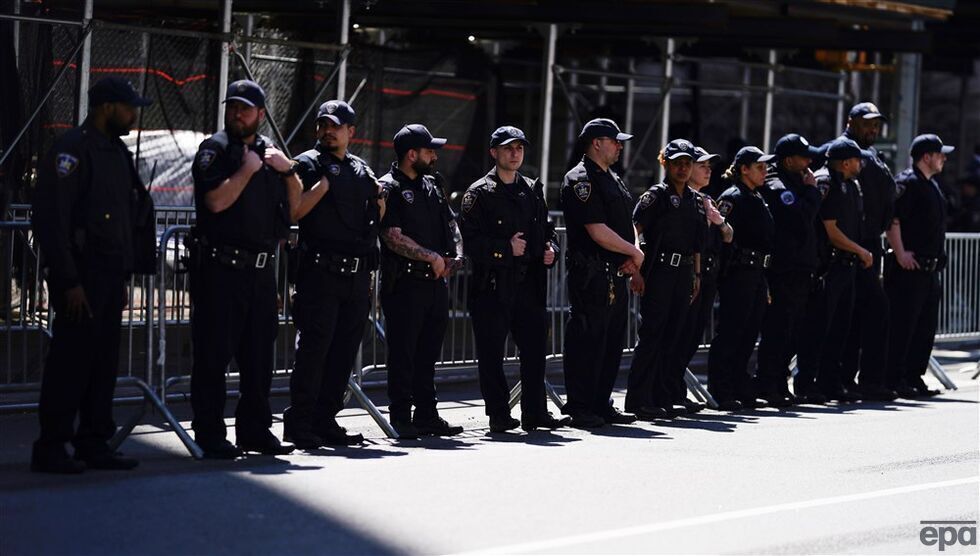 Трамп стал первым президентом США, которому предъявили уголовное обвинение. Фоторепортаж