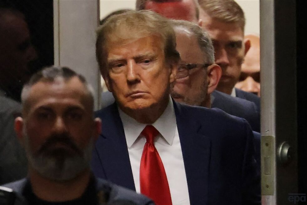 Трамп стал первым президентом США, которому предъявили уголовное обвинение. Фоторепортаж