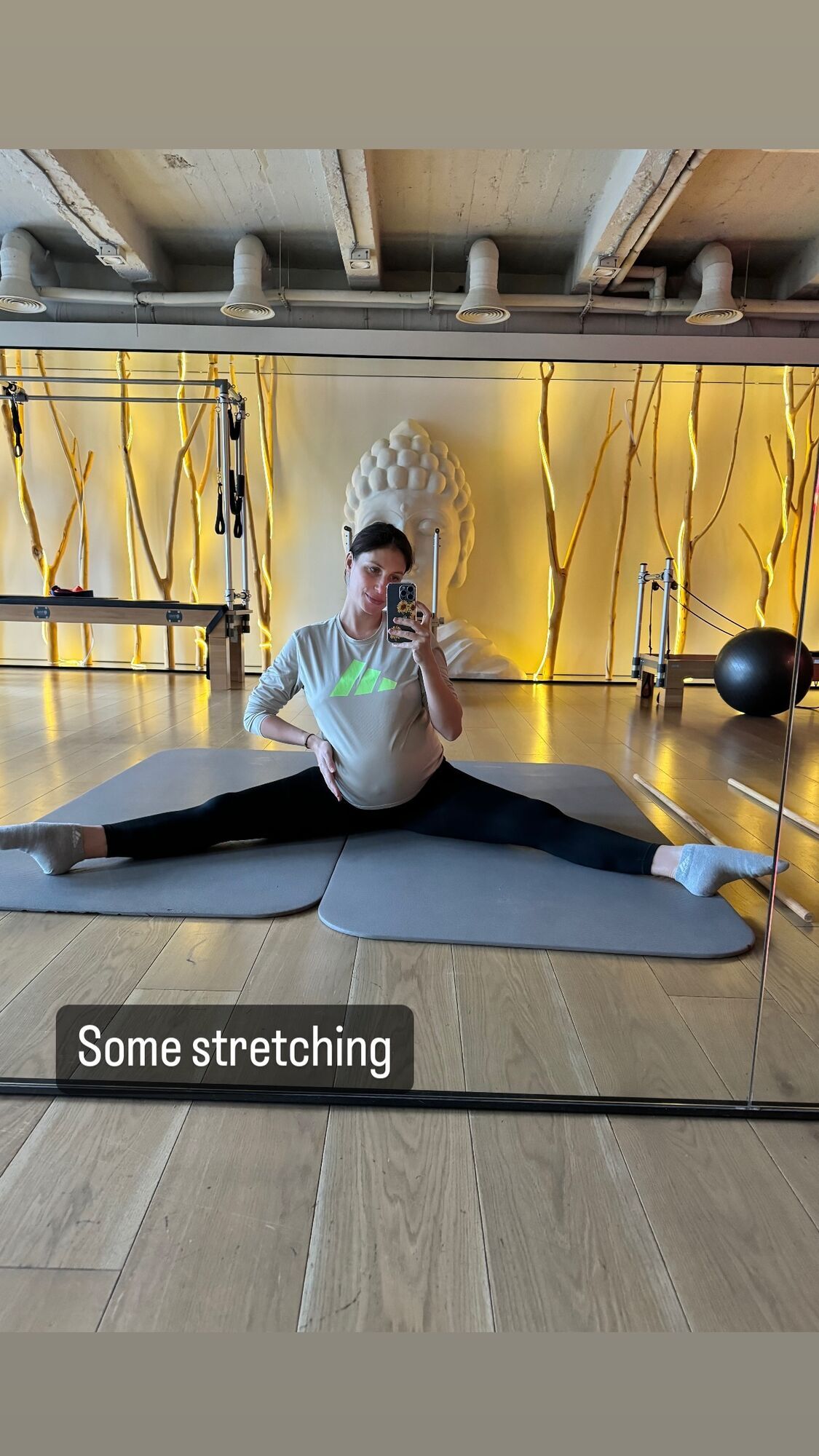 Вагітна дружина Тігіпка сіла на шпагат. Фото