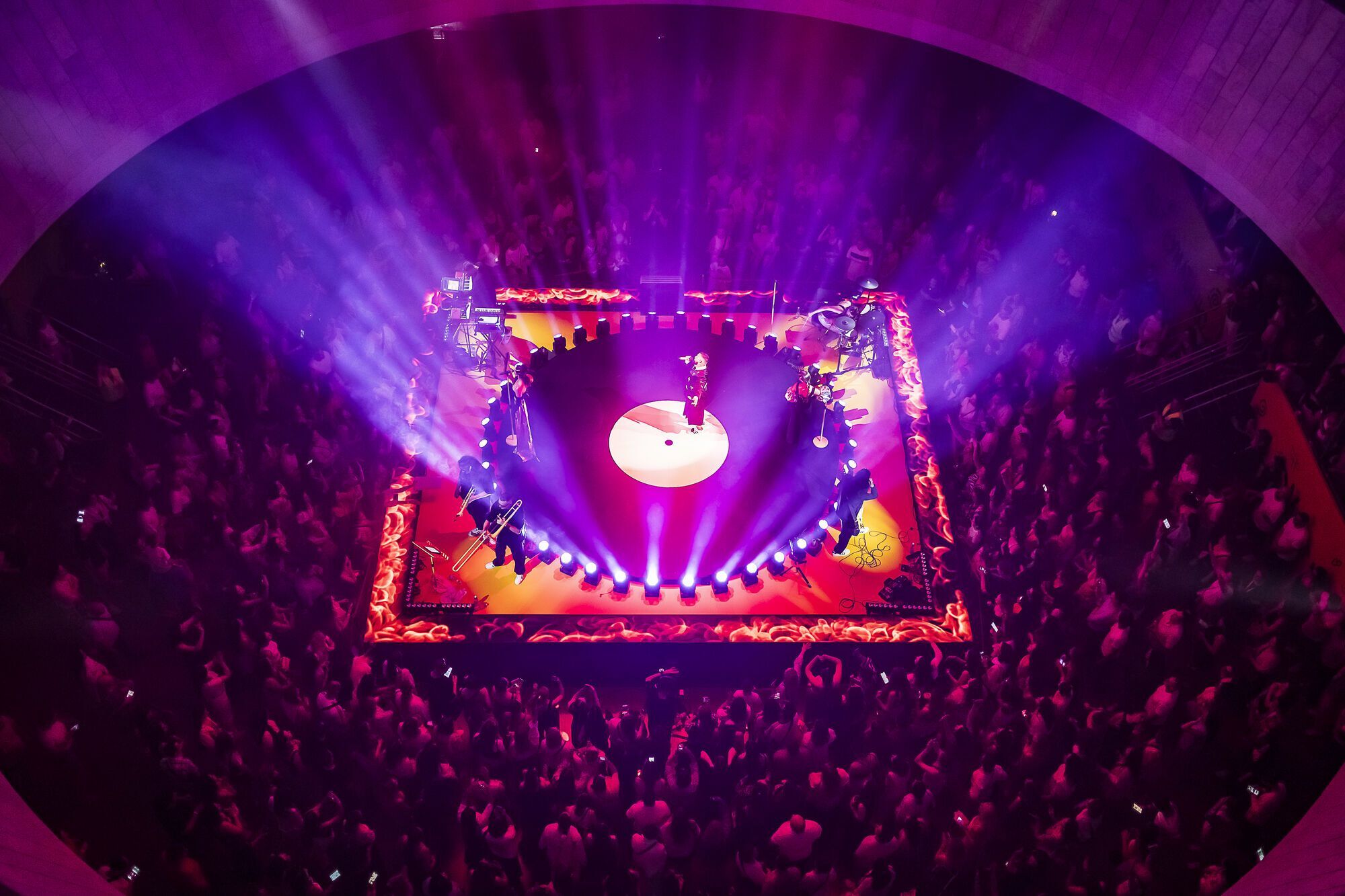 Monatik виступив в Українському домі. 20 найяскравіших фото з концерту