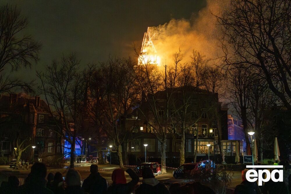 В Амстердамі в новорічну ніч згоріла історична будівля Вонделькерк. Фото, відео
