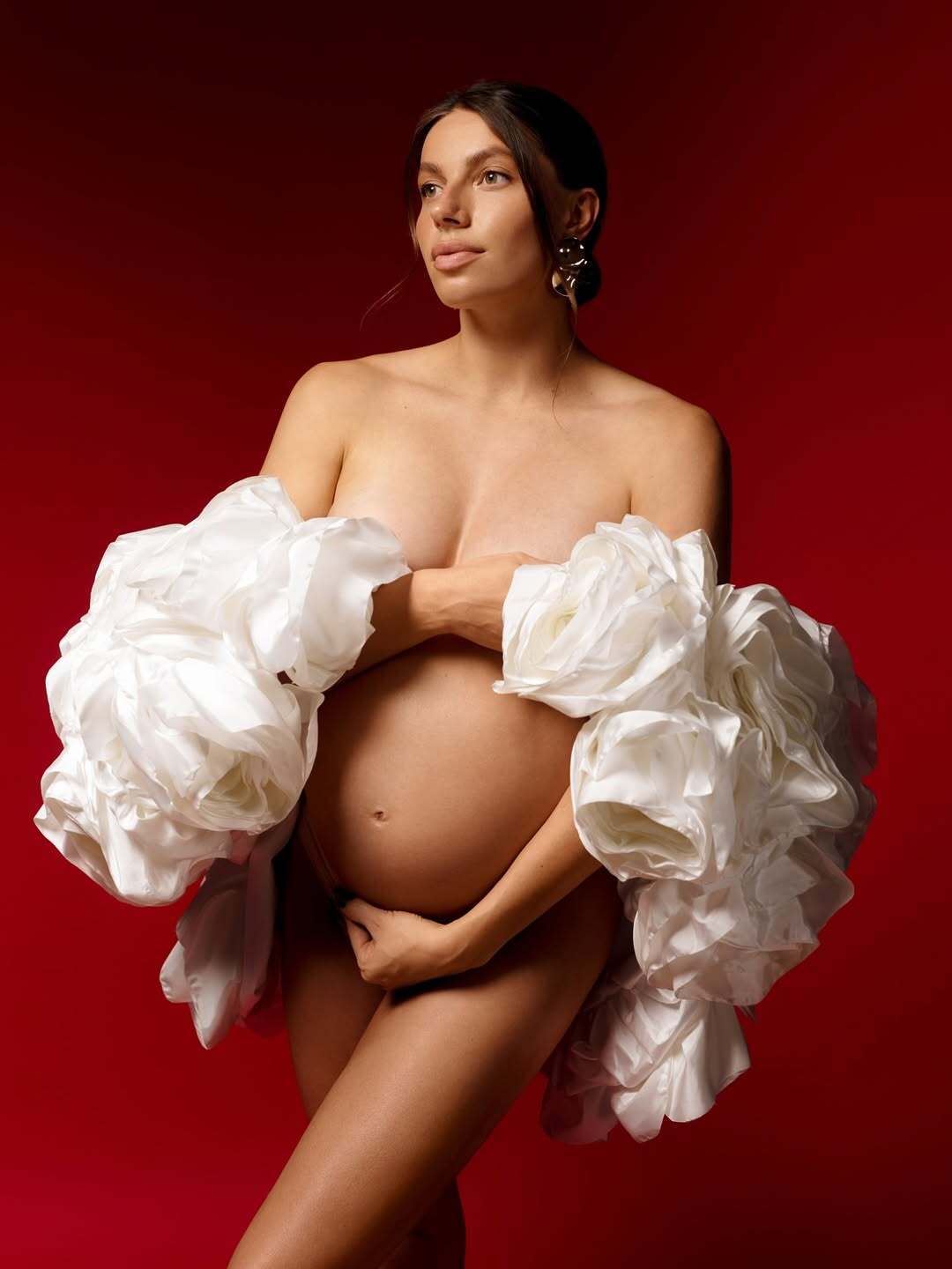 Беременная Бех-Романчук снялась без одежды и белья. Ню-фотосессия