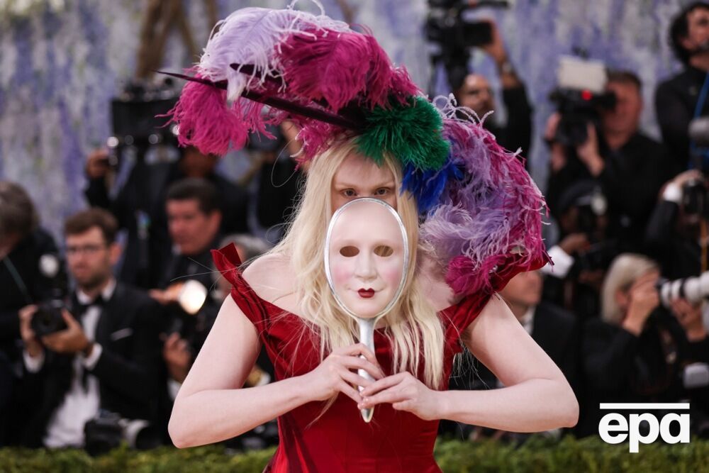 Драпировки и много обнаженного тела. Как звезды удивляли на Met Gala 2026. Фото