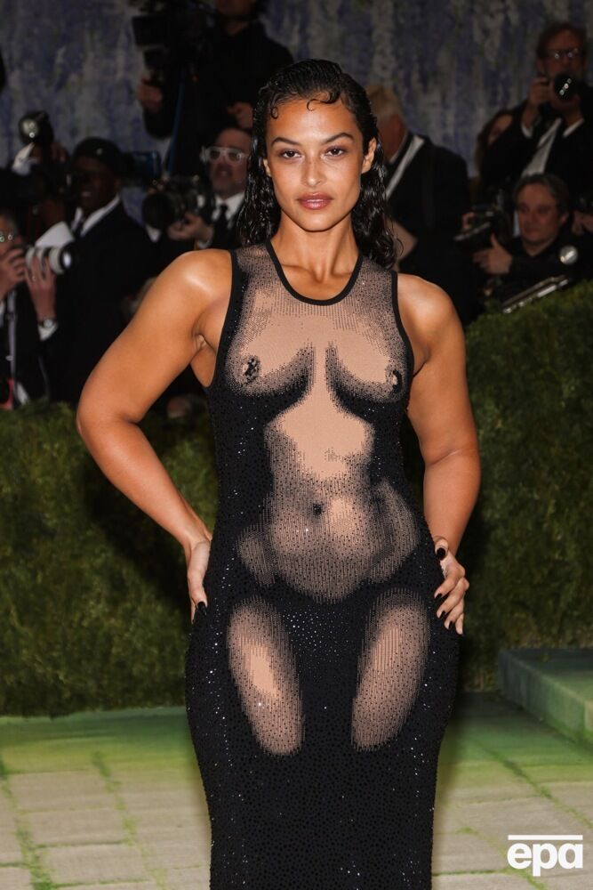 Драпировки и много обнаженного тела. Как звезды удивляли на Met Gala 2026. Фото