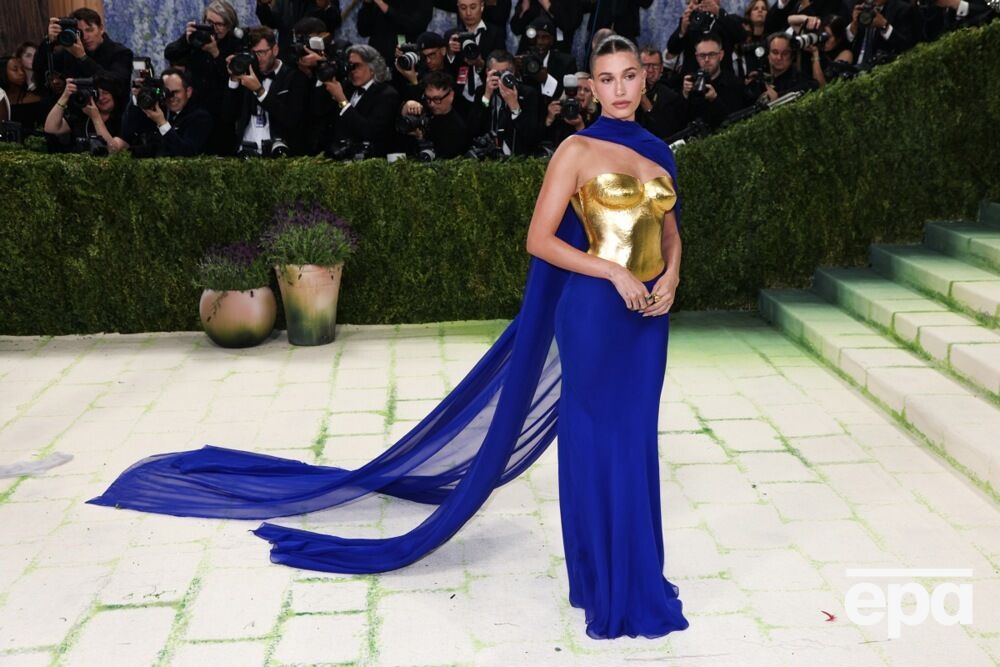 Драпировки и много обнаженного тела. Как звезды удивляли на Met Gala 2026. Фото