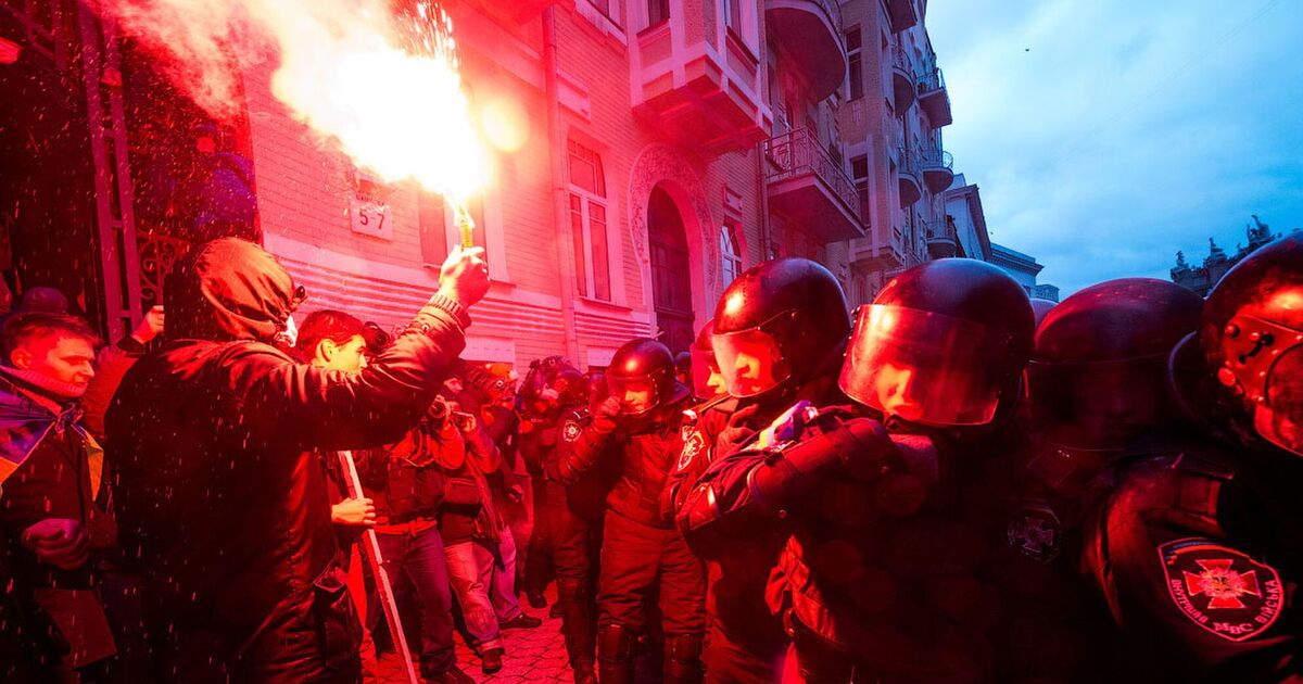 Видеохроника Евромайдана: от разгона студентов до разгона "Беркута"