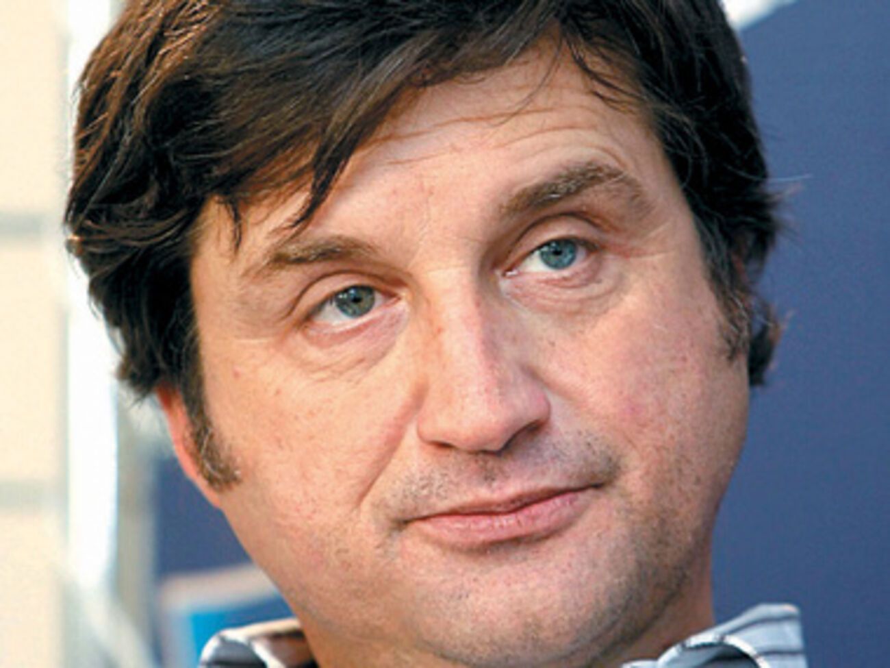 "Все, что создает ДГ, киноведы окрестили бы новым бурлеском: так называется жанр, делающий с обычным газето- и телеразвлечением на грани модного (в том числе и с моей подачи) стриптиза то же самое, чт