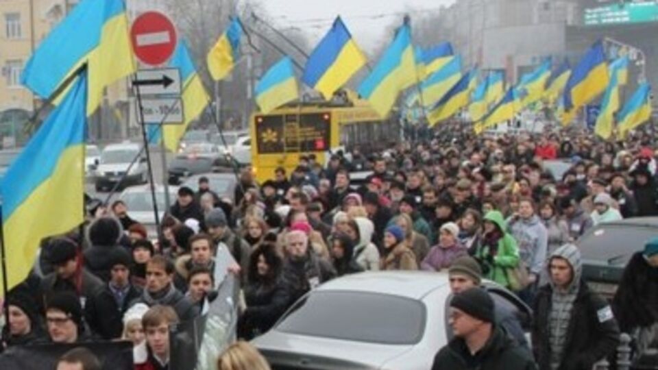 В Киеве шесть тысяч людей вышли на улицу почтить память жертв Голодомора
