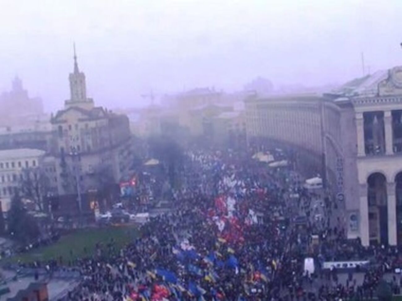 Колонна движется по Крещатику