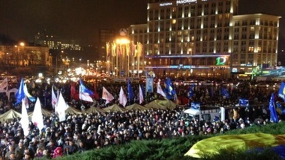 Киевский Евромайдан митингует с палатками, несмотря на запрет суда