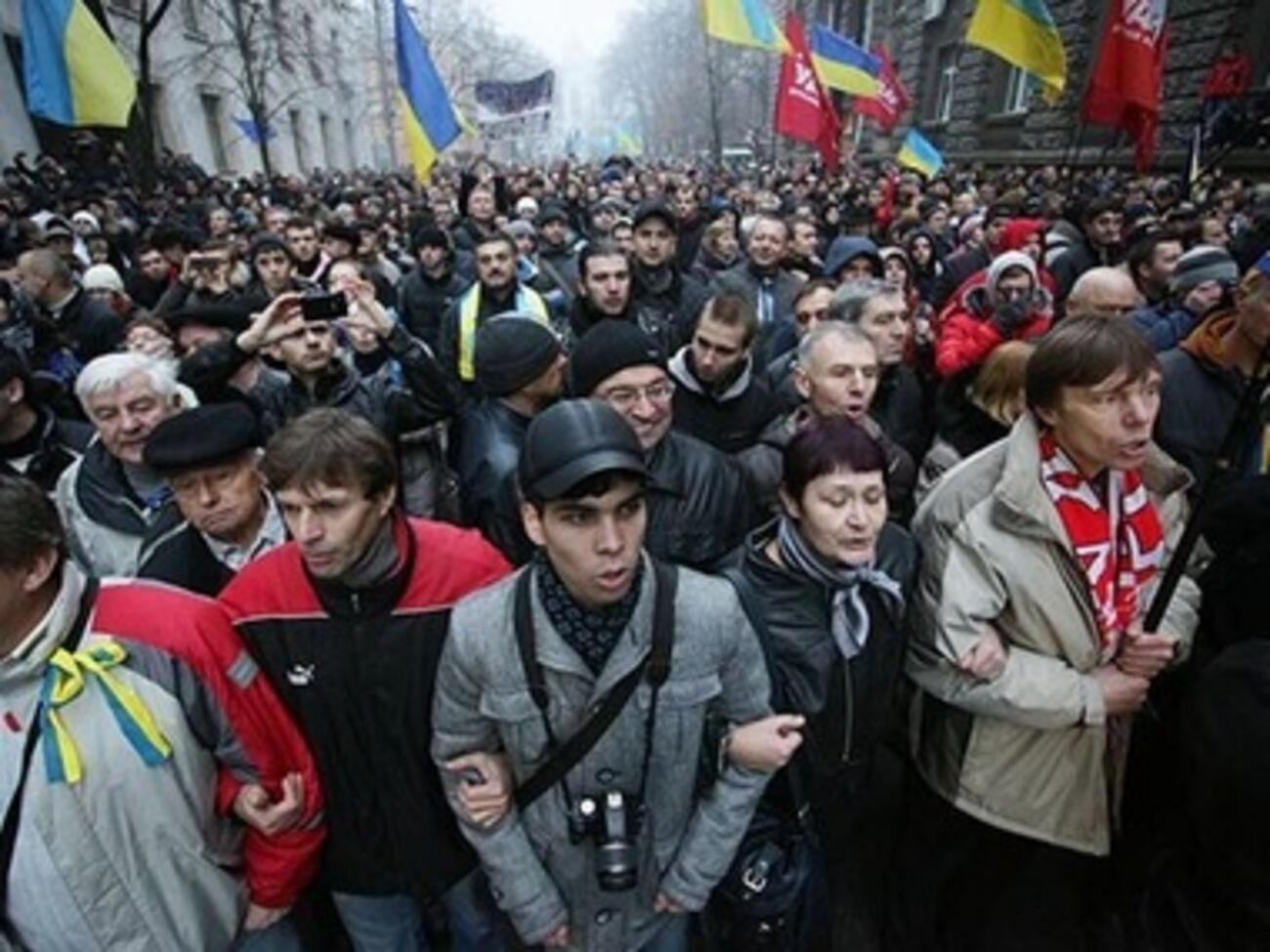 Евромайдан благодарит киевлян за еду и одежду