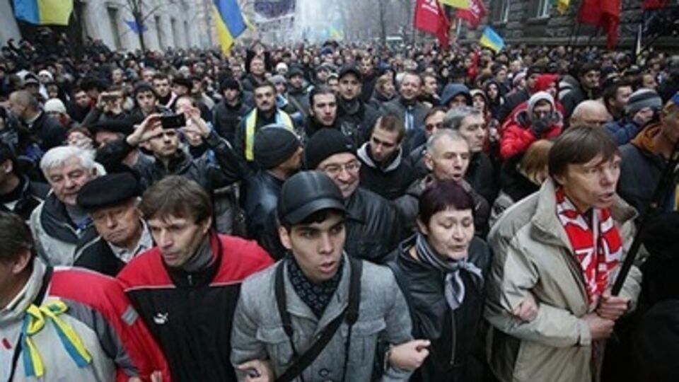 Евромайдан благодарит киевлян за еду и одежду