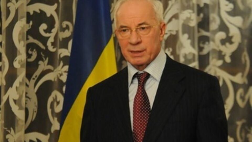 Азаров возлагает надежды на диалог с РФ