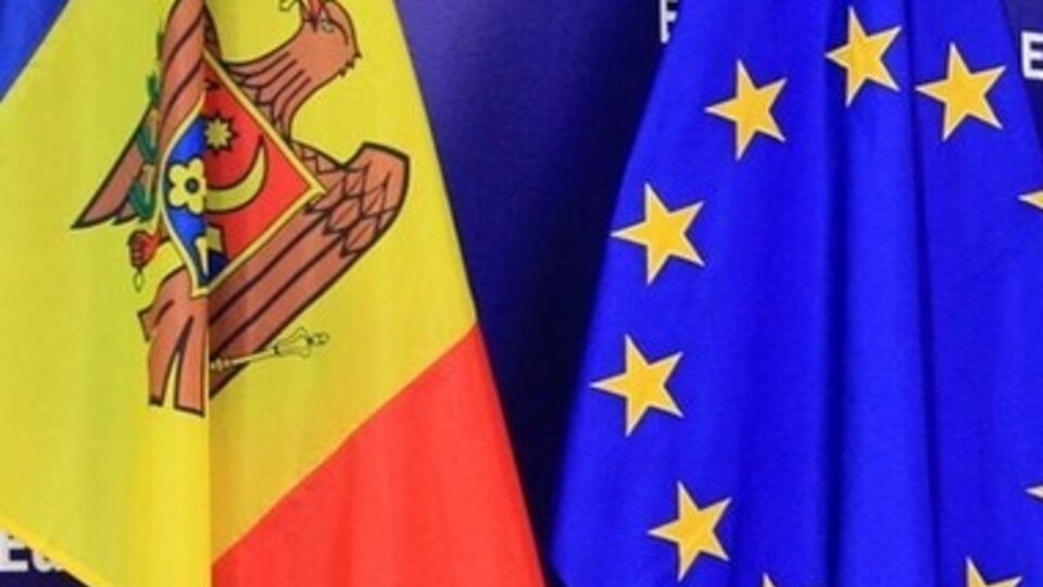 Флаги Молдовы и ЕС