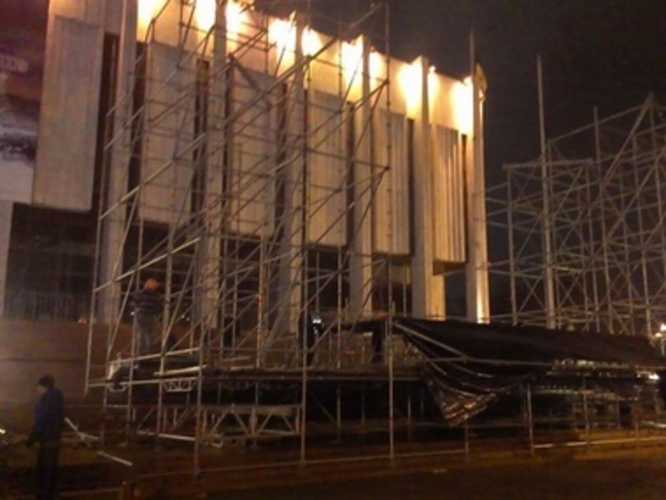 На Европейской площади уже монтируют новую сцену