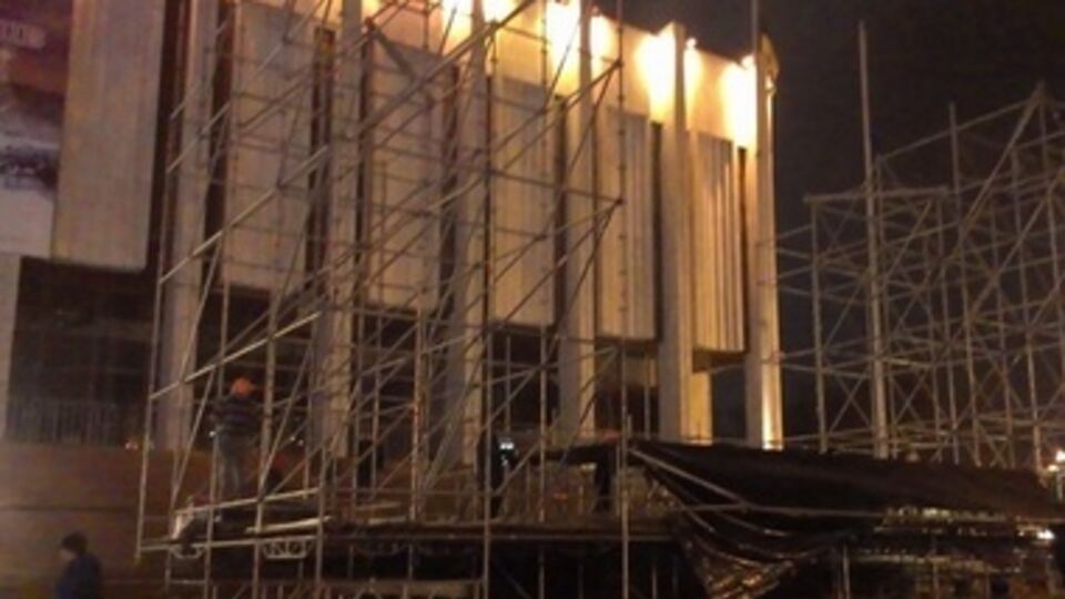 На Европейской площади уже монтируют новую сцену