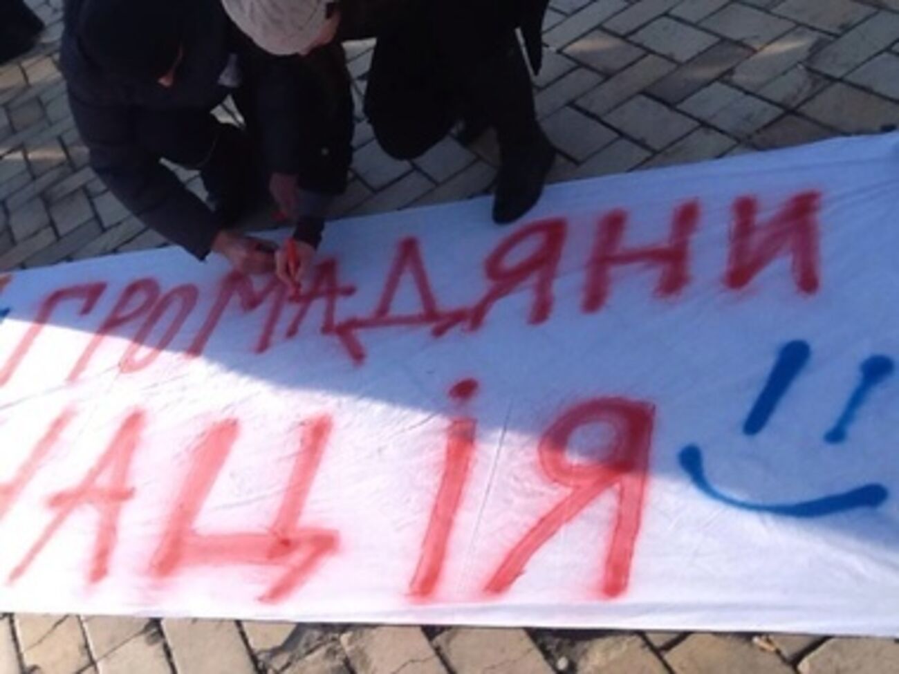 Протестующие отправились на вече
