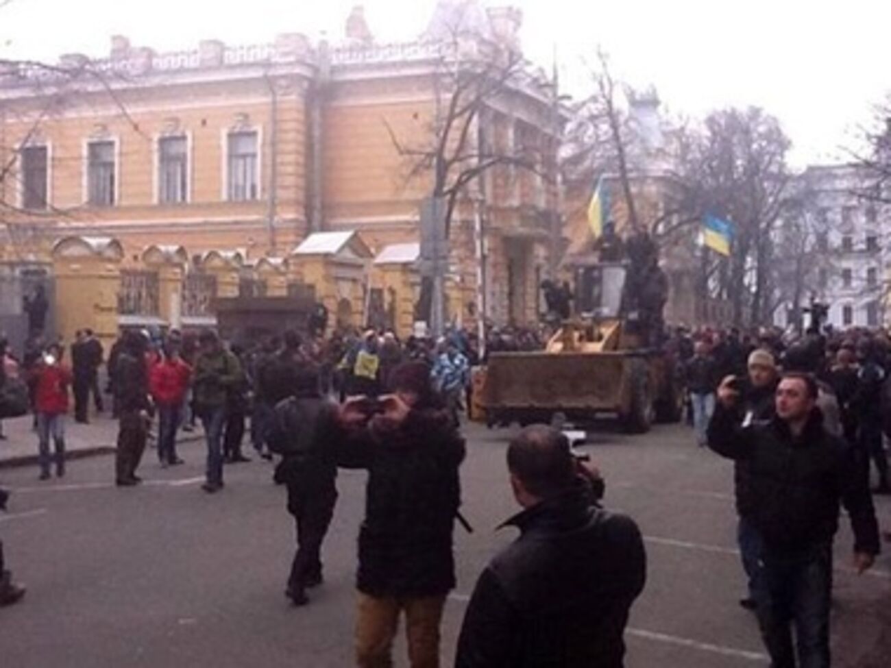 Здание на Банковой атаковали