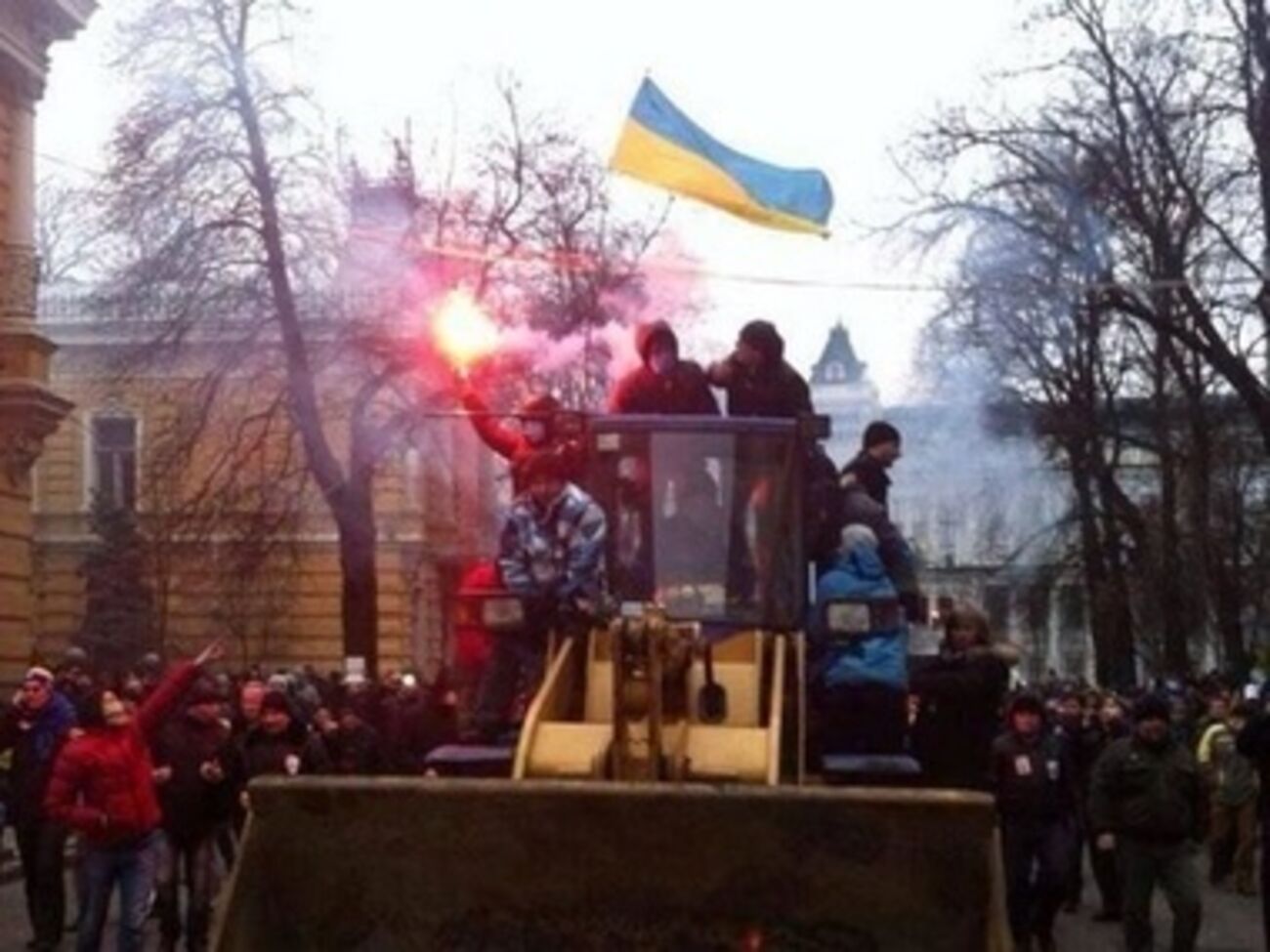 В ходе столкновений ранены пятеро митингующих