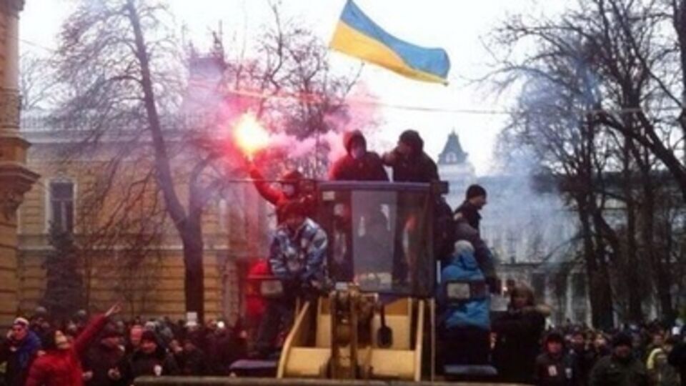 В ходе столкновений ранены пятеро митингующих