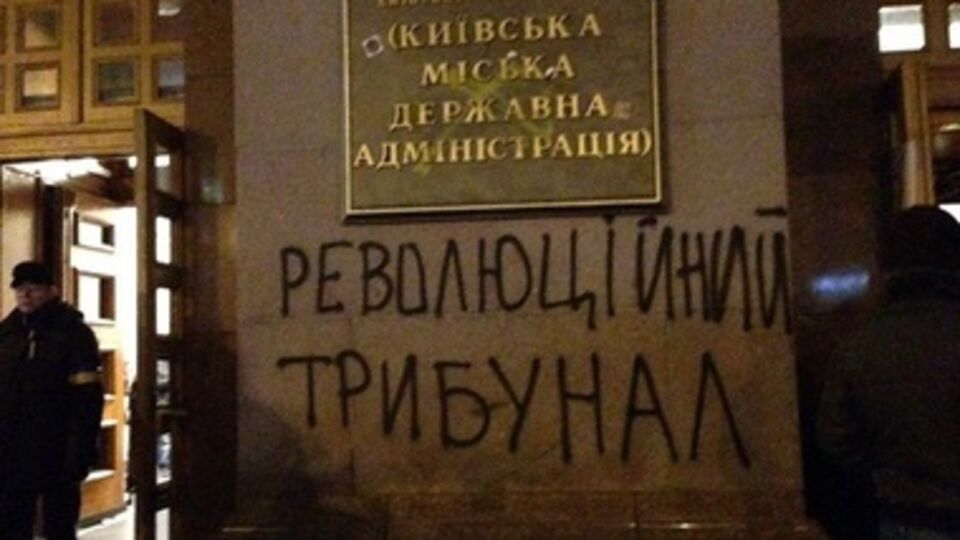 В здании КГГА оппозиционеры организовали "штаб революции". Фоторепортаж