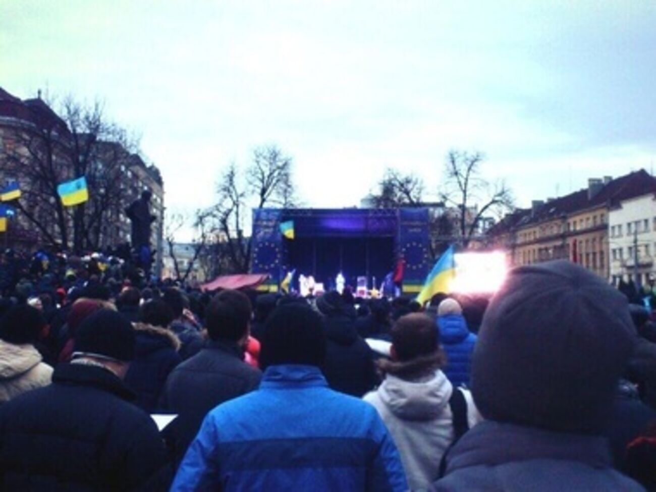 Во Львове местный евромайдан собрал 50 тысяч людей