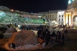 Протестующие готовятся отбить возможную атаку