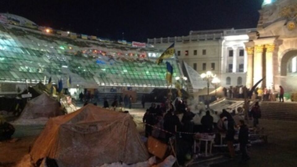 Протестующие готовятся отбить возможную атаку