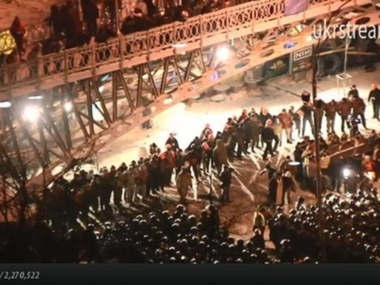 "Черная среда". Силовики штурмуют Евромайдан в Киеве. Фоторепортаж