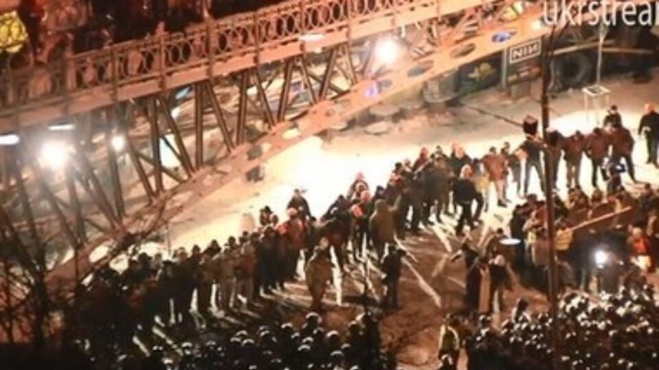 "Черная среда". Силовики штурмуют Евромайдан в Киеве. Фоторепортаж