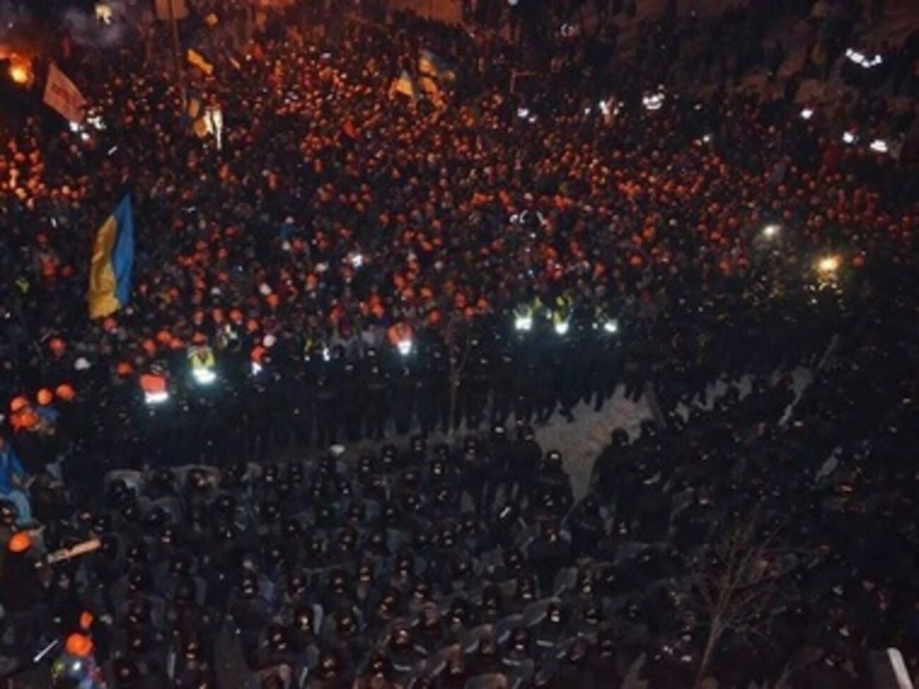 Силовики начали штурм Евромайдана в час ночи