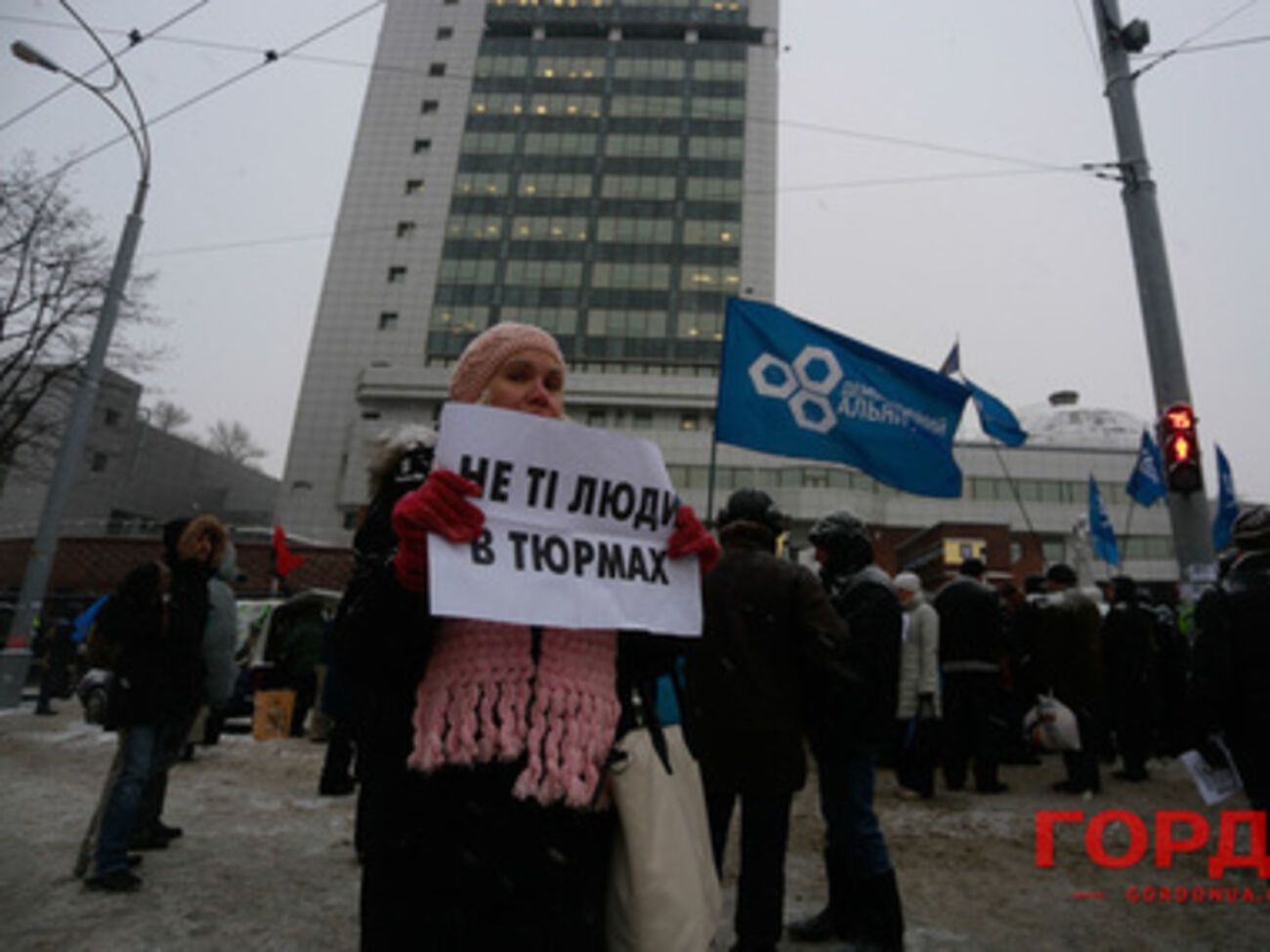"Не те люди в тюрьмах". Митинг возле суда. Фоторепортаж