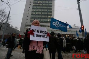 "Не те люди в тюрьмах". Митинг возле суда. Фоторепортаж