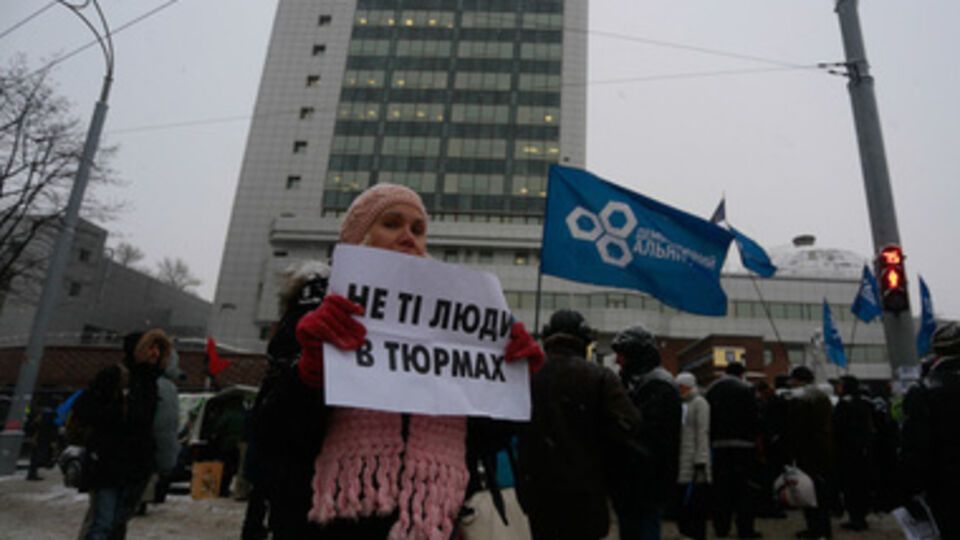 "Не те люди в тюрьмах". Митинг возле суда. Фоторепортаж