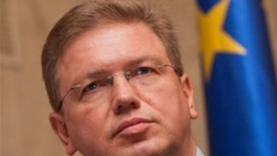 Фюле (на фото) поговорит с Арбузовым об Украине и ЕС