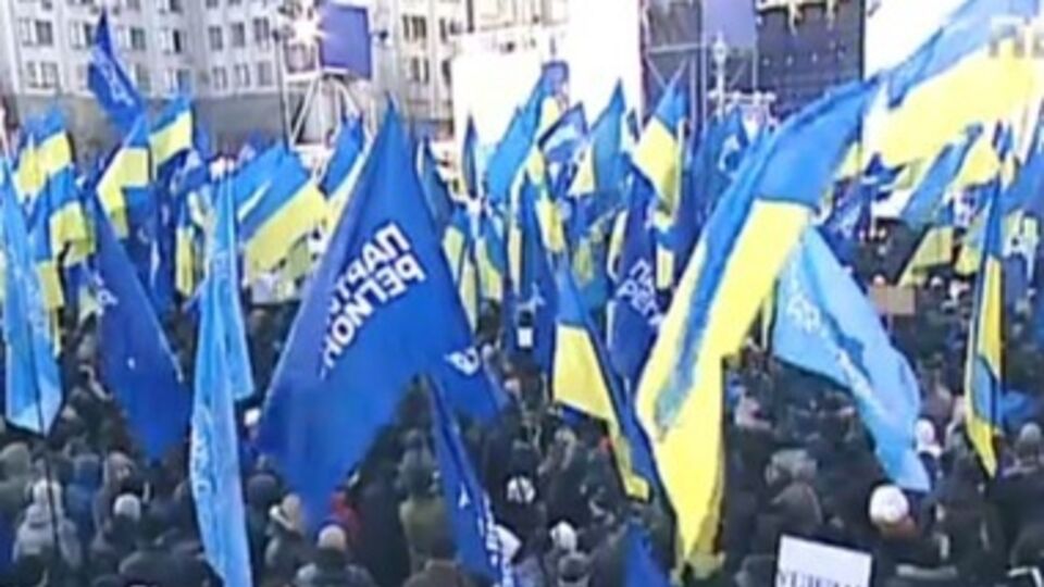 Первый транслирует провластный митинг