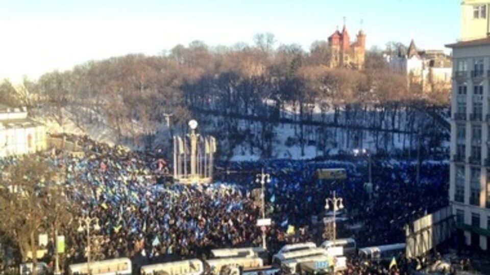 На Европейской площади продолжается митинг регионалов