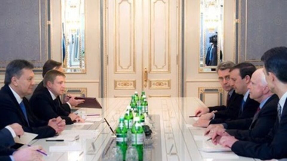 Встреча Янукович и сенаторов завершилась