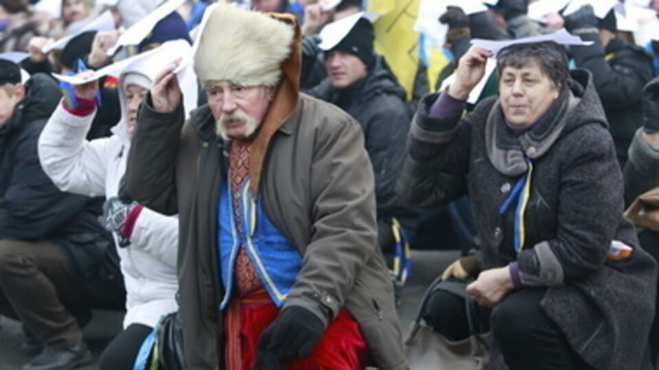 "Коля, чао!". Евромайдан поздравил Азарова с грядущим 66-летием. Фоторепортаж